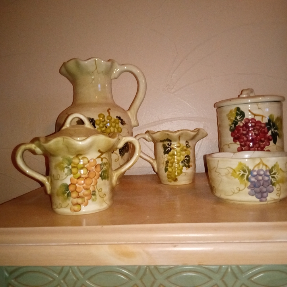 Cabernet Hand Painted Ceramic Pottery 5 pc. Set Excellent Vintage Collection